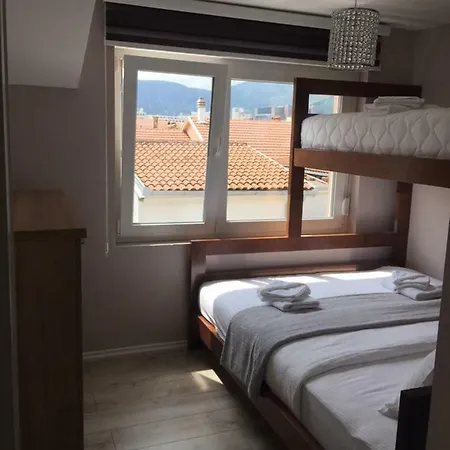 Ozapartments מוסטר